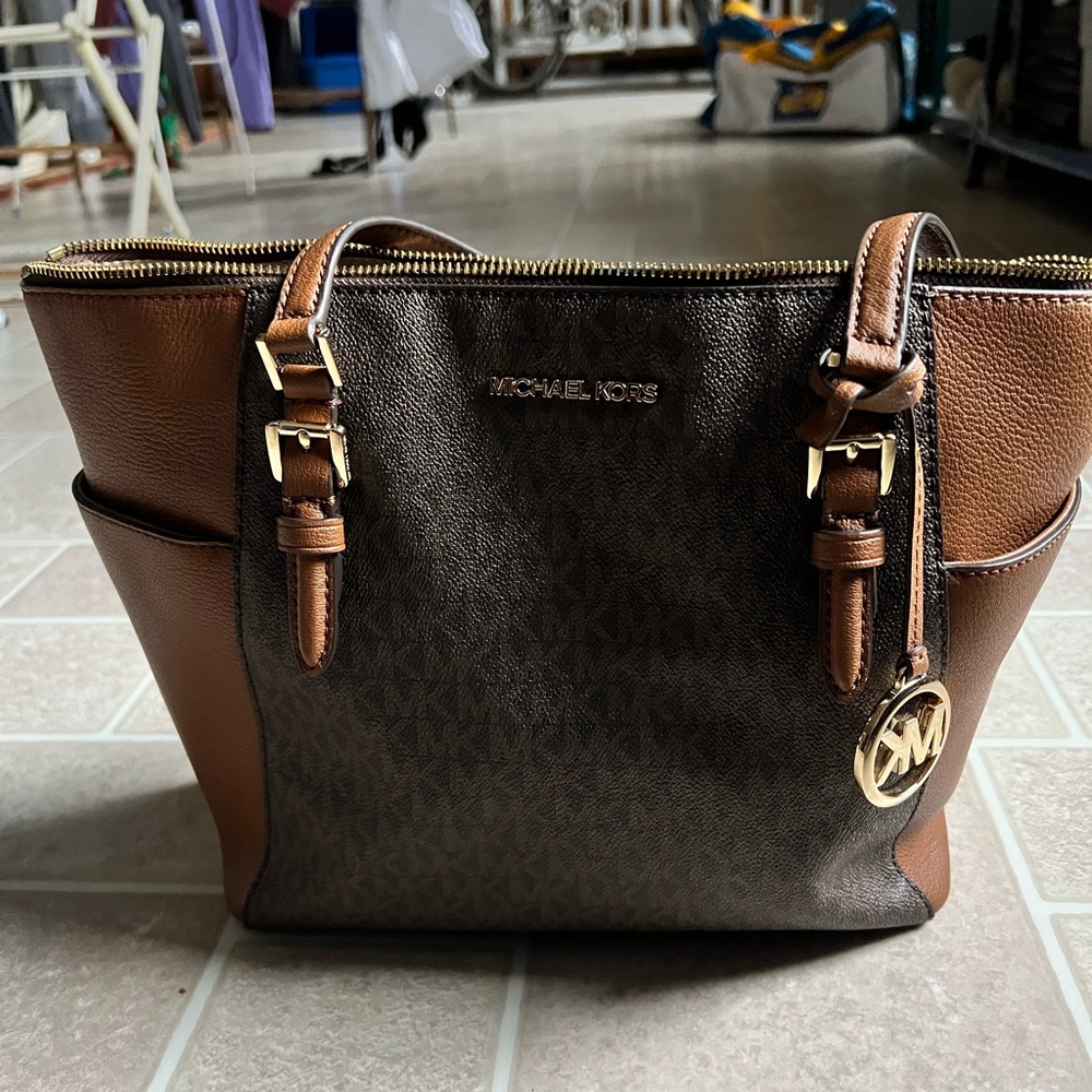 Michael Kors shoulder handbag GREAT CONDITION